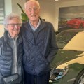 Bračni par je za sedamdesetu godišnjicu braka kupio Porsche