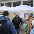 Maskirani muškarci rano jutros skinuli transparent ispred Jaćimovićevog šatora