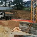 Hitna sanacija terena počela nakon urušavanja potpornog zida kod Centara izvrsnosti