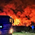(Foto) Vatra guta sve pred sobom Apokaliptične slike kod Rakovca! Plamen se vidi kilometrima daleko, vatrogasci vode…
