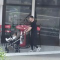 Uhvatili smo Cecinog bivšeg i Mišićinog sadašnjeg u ulozi oca: Bogdan sa svojim naslednikom uživa u druženju (foto)