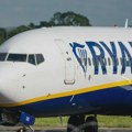 Rajaner tvrdi da su njegovi avioni bezbedni nakon što je putnik zamalo ispao kroz prozor