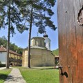 ДРАЧА: Манастир у географском центру Србије са невероватним живописом, на зиду и фигура апостола Јуде с ђаволом на плећима…