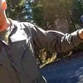 "Trebao si da letiš više": Viralni snimak krvavog pilota koji telefonom prijavljuje pad aviona