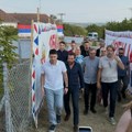 Naprednjaci u Pajazitovu ispod šatora, zborovima se na pasareli pridružile kolege iz Beograda i Zrenjanina