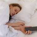 Probudili ste se usred noći i ne možete da zaspite? Ovih 6 trikova može da pomogne