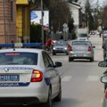 Filmska potera u Vrnjačkoj banji Policajac visio iz „audija“, pa izujedan po glavi!