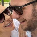 Novinarka Pinka udaje se za pilota Ljubav planula u avionu, ovo su svi detalji