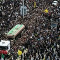 Ajatolah Ali Hamnei predvodio pogrebnu ceremoniju povodom pogibije predsednika Raisija