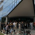 Ponovo skup ispred novosadskog Instituta Biosens: Zaposleni protestuju zbog smene članova Upravnog odbora