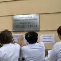 Medicinari i građani ispred KCV povodom hapšenja tehničara: "Ko je pustio policiju na odeljenje?"