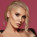 Ovako Bojana Ristivojević izgleda bez trunke šminke! Voditeljka van kamera i reflektora, svi komentarišu hrabar potez (foto)