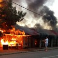 Veliki požar na Tekerišu, izgoreo restoran: Vatrena stihija progutala objekat, uprkos borbi velikog broja vatrogasaca (foto)