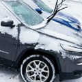Зимски кошмари са ледом: Како очистити возило без грешака које могу да вас коштају папрено
