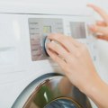 Domaćinstva koja podese mašinu za veš da pere na ovoj temperaturi uštede 62 % na računima za struju