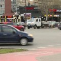 (Video) Semafori na raskrsnici dva bulevara ne rade! Nakon nesreće policija reguliše saobraćaj