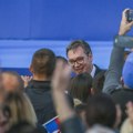 Vučić deli pare i zastrašuje građane: Ulazak u kampanju ili već viđena kupovina leka za klonuli rejting