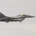 Srušio se turski F-16: Avion pao tokom trenažnog leta, pilot se katapultirao (video)
