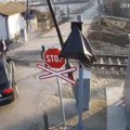 Čak i ako vas vidi na vreme, gotovo je nemoguće da se zaustavi! Milekić otkrio zašto opasnost vreba na svakom pružnom prelazu…