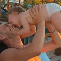 Milan Vasić sa sinom na plaži Glumac raznežio sve neodoljivom fotkom sa mora, evo kako i gde uživa sa svojim naslednikom (foto)…