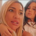 Jovana Jeremić sa ćerkom vežba srpski i matematiku Voditeljka puca od ponosa: "Bolja sam profesorka nego što sam mislila, a…