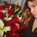 U jeku priča o promeni prezimena, stigao poklon za Lenu! Ćerka Goce Tržan se pohvalila buketom: Spekuliše se da on stoji iza…