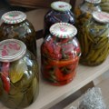 Priprema zimnice u punom jeku: Paprika od 100 do 200 dinara, kornišoni od 170 dinara za kilogram