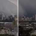 Zastrašujući snimak velikog oblaka koji je "progutao" grad: Pojavljuje se pre oluje i najavljuje haos