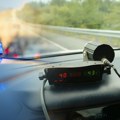 Kod Lazarevca zaustavljen „BMW X6“ zbog nasilničke vožnje: Policajci za volanom zatekli maloletnika, a njegovog oca na…
