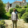Nikola Rokvić krenuo peške u Grčku: Treba da pređe 1.150 kilometara, pre odlaska sa porodicom posetio Hram, razlog je…