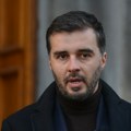 Savo Manoljović zahteva da mu overe potpise u Opštini Novi Beograd, reagovala policija