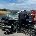 Jeziva nesreća kod Jagodine! Auto udario u bankinu, dvoje putnika bilo zarobljeno, a onda su naišli oni! Pravi heroji (foto)