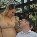 Muž Marije Mikić u suzama! Oglasio se na mrežama i obratio detetu, objavom sve raznežio: Tata možda nije savršen... (foto)…