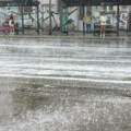 Grmljavinsko nevreme sa obilnim pljuskovima juri prema Beogradu: Evo kada oluja stiže do prestonice