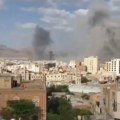 Izrael žestoko uzvratio jemenu: Napad izveden dok je vođa Huta držao govor, ubijeno desetine ljudi (video)