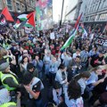 Napetost u Londonu: Policija razdvojila propalestinske i proizraelske demonstrante (foto)