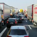 Kolaps za teretni saobraćaj na izlazu iz Srbije: Kamioni na granici zarobljeni čak 12 sati