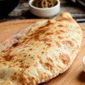 Pancerote – ukusni italijanski džepovi od testa, puni sira i paradajza Ako volite picu i uštipke, ovo je dobitna kombinacija…