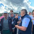 Haos kod deponije: Meštani telima brane da uđu mašine, prisutne jake snage policije, a saobraćaj potpuno blokiran: Na ivici…