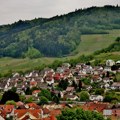 Selo sa samo 17 stanovnika godišnje poseti 100.000 turista: Privatnost je nestala