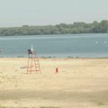 "Zemunsko more" - uprkos niskom vodostaju, kupači i dalje dolaze na Lido