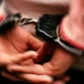 Skoro kilogram amfetamina pronađen u kući u Inđiji: osumnjičenom pritvor do 30 dana