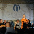 Srednjovekovni tonovi među zidinama srpske Crkve: Međunarodni festival "Medimus" u Prizrenu