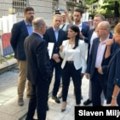 Deo opozicije predao zahtev za prevremene izbore u Srbiji