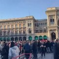 Milan je večeras crveno, a ne crno-beli! Na hiljade Čeha došlo da bodri Slaviju, ludilo ispred čuvenog Duoma