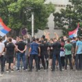 Čula se samo reč "izdaja": Kako su reagovali okupljeni u Podgorici na usvajanje rezolucije
