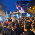 Veliki protest u Novom Sadu ispred prostorija SNS-a zbog napada na studente - skup protekao bez incidenata