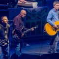 Oasis nastupio posle 16 godina, braća Galager zagrljeni na sceni