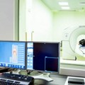 Muškarca usisala magnetna rezonanca: Ušao u sobu bez dozvole, metalna ogrlica ga "uvukla" u aparat