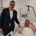 Predsednik Vučić obišao ministra Glišića u bolnici